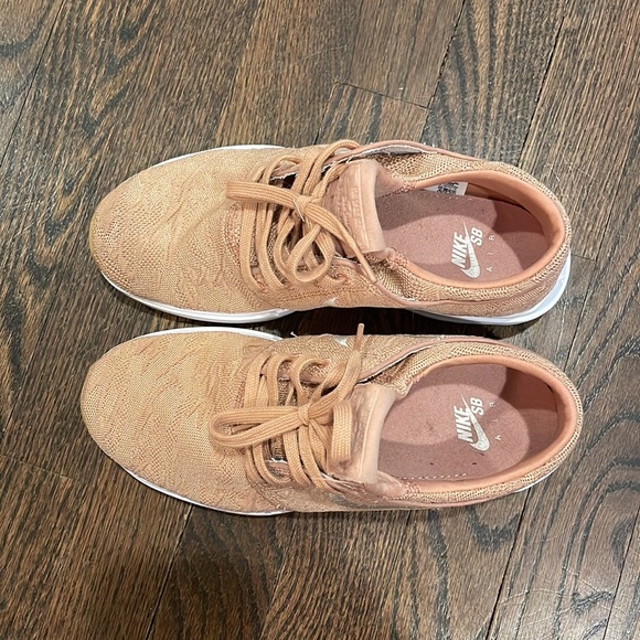 Nike Sneakers - Picture 2 of 6